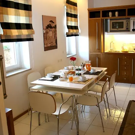 罗塔套房酒店 4*