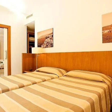 罗塔套房酒店 4*