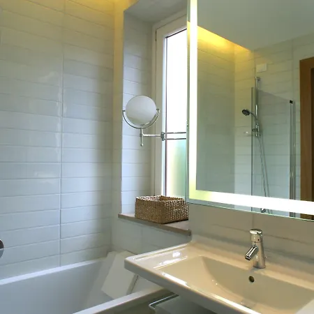 罗塔套房酒店 4*